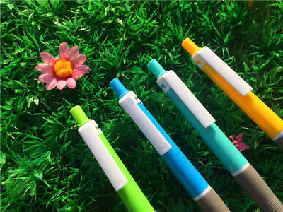 厂家直销火爆推荐月销十万广告笔塑料按动圆珠笔油笔促销笔定制