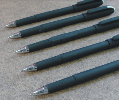 厂家直销中性笔签字笔 办公用品塑料水笔 广告笔批发定制LOGO