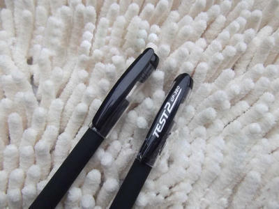 新款喷胶圆珠笔 黑色签字笔中性笔水笔 碳素广告笔批发定制logo