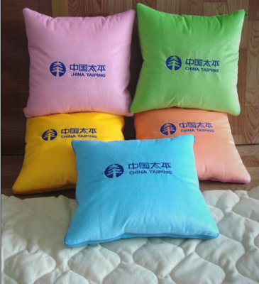 厂家订做 礼品公司 保险银行抱枕被 两用抱枕被 绣花logo定做
