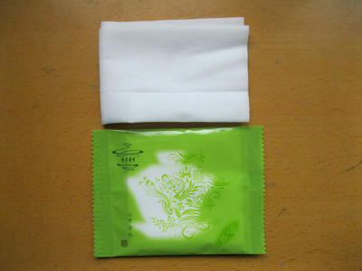 酒店餐饮中边封单片湿巾 一次性清洁湿巾可定单片多片可选