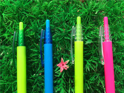 厂家直销新款塑料圆珠笔热销按动中油笔批发定做广告笔可印LOGO